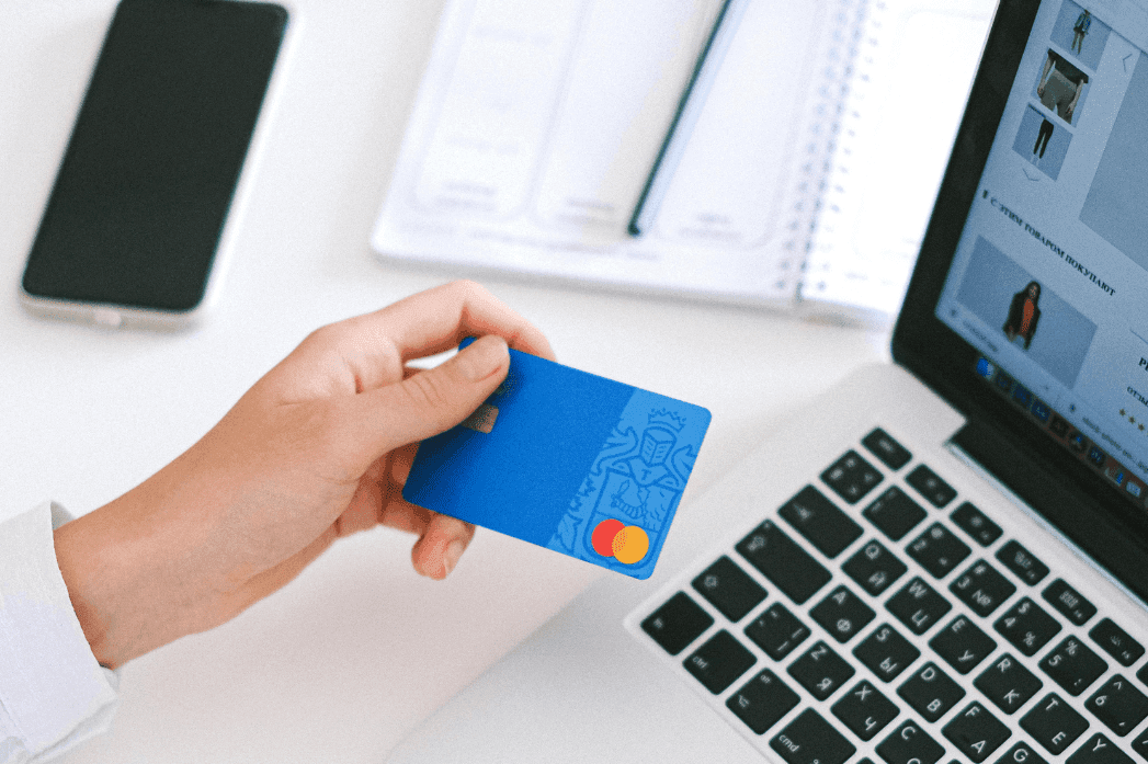online_shopping_hand holding a generic bank card